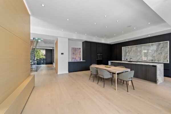 325HillhurstBlvd0024