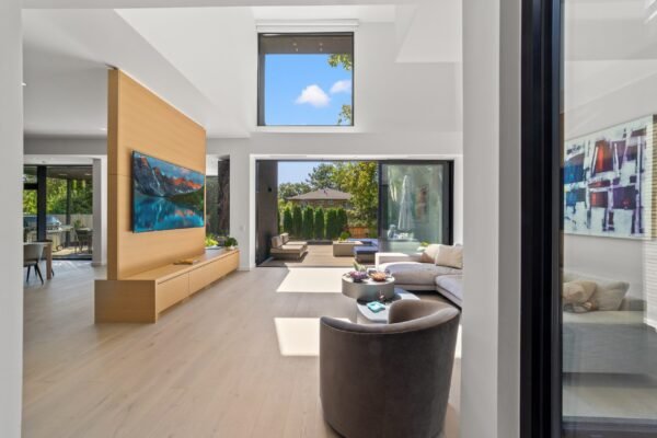 325HillhurstBlvd0040