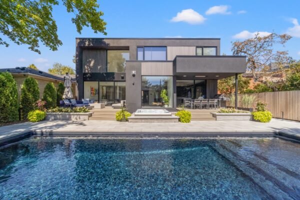 325HillhurstBlvd0085